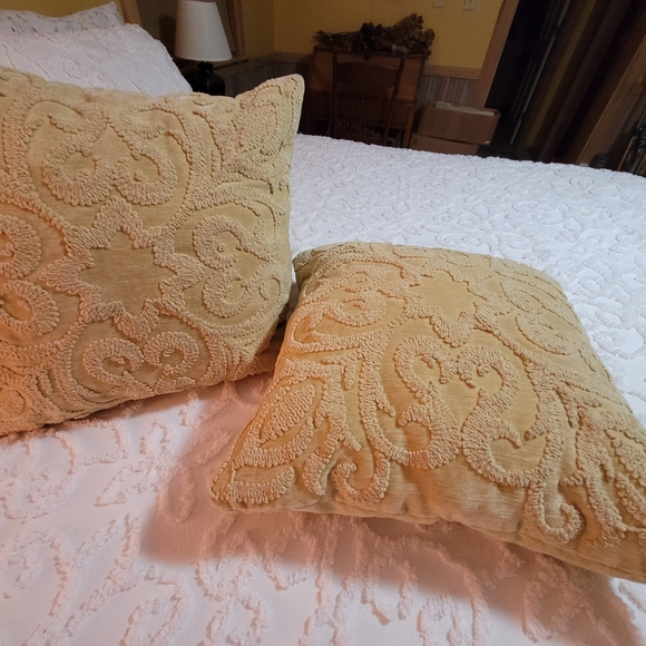 elisabeth york inspired Elegant Bedroom Decorative Pillows, Classy Pillows - Picture 1 of 14